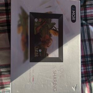 AMOR Digital Photo Frame
